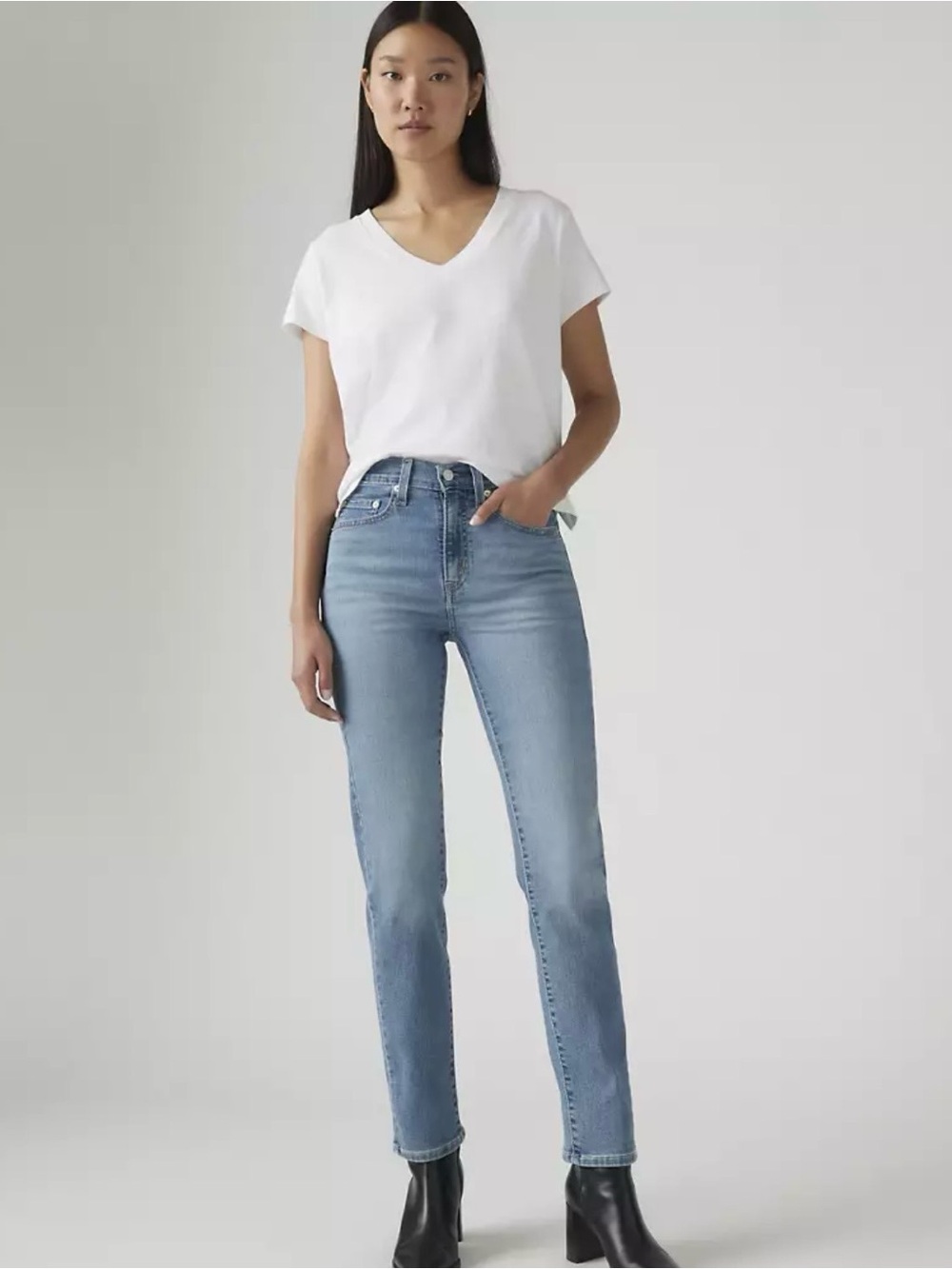 Levi's Straight Leg Jeans - Light Blue Wash 724 High Rise Straight size 27